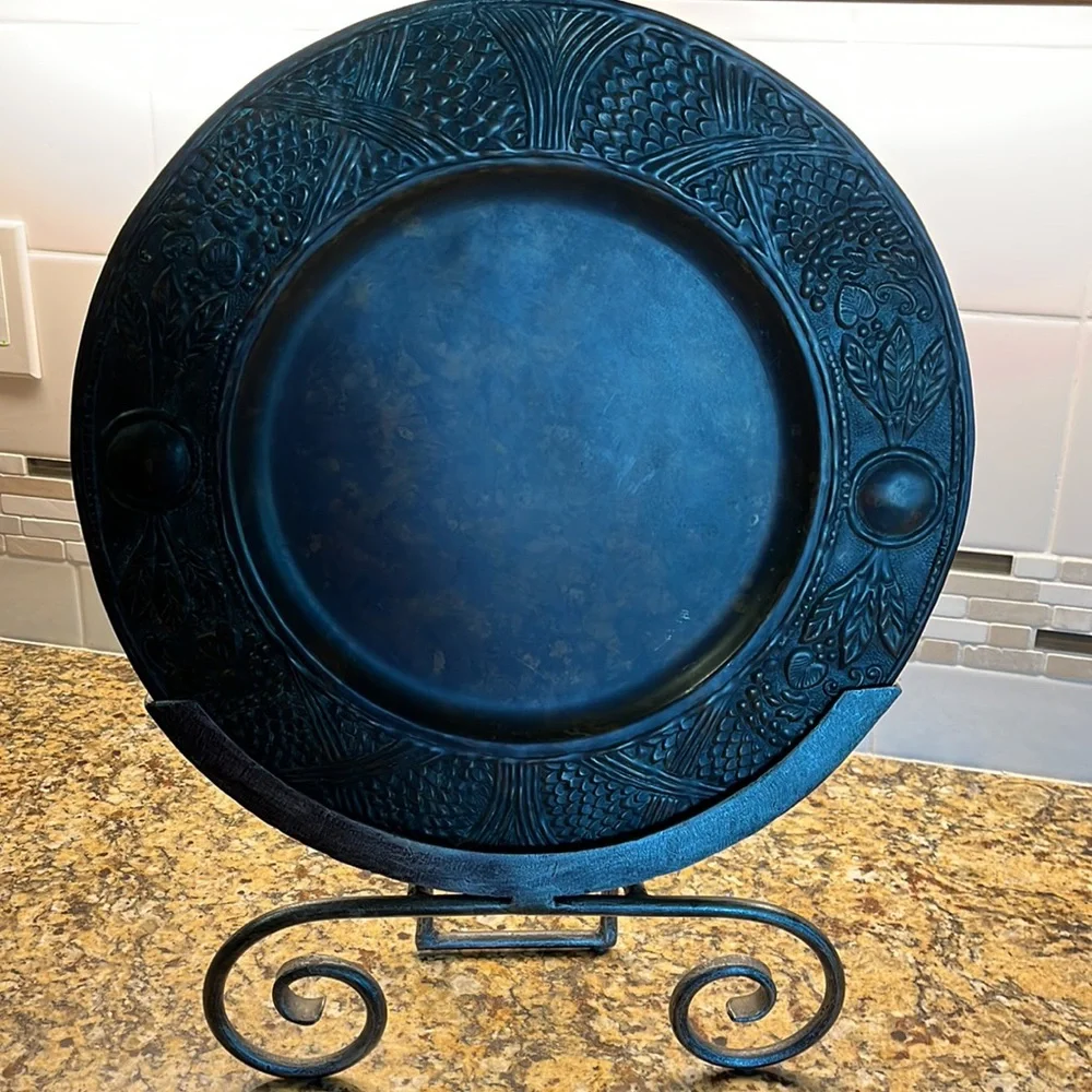 Elegant Iron Decorative Plate & Stand - Picture 8 of 12